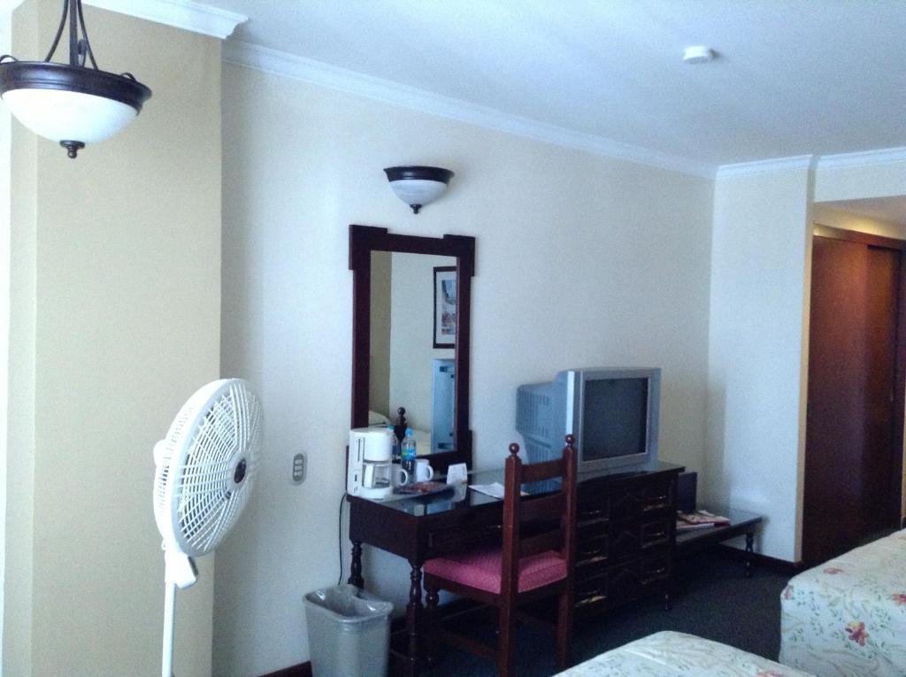 Hotel Real De Uruapan Uruapan  Δωμάτιο φωτογραφία